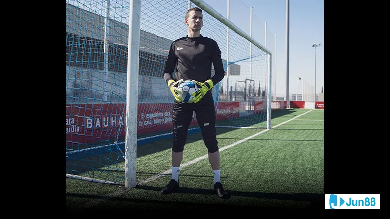 Trang phục và quy định cho thủ môn